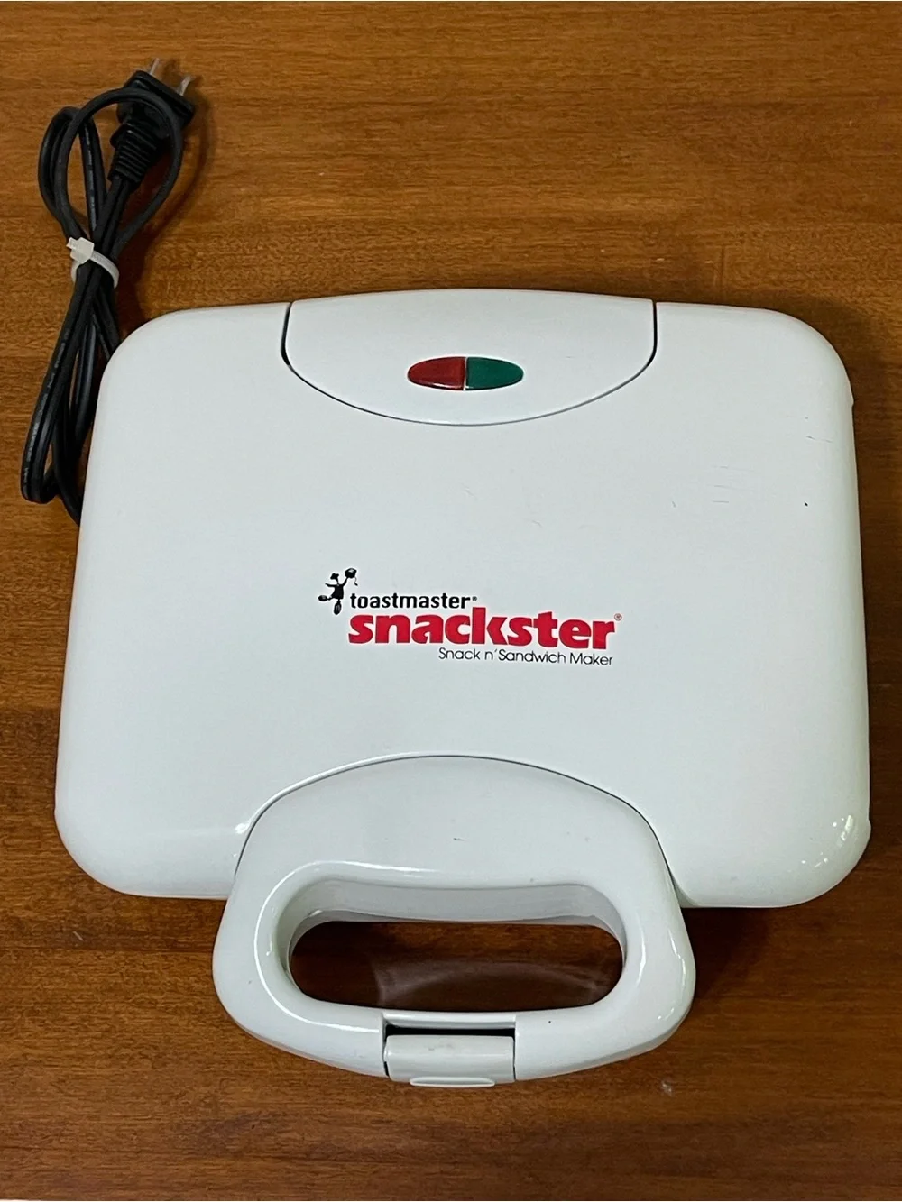 Toastmaster Snackster Model TSM2 Snack & Sandwich Maker 640 Watts White Travel